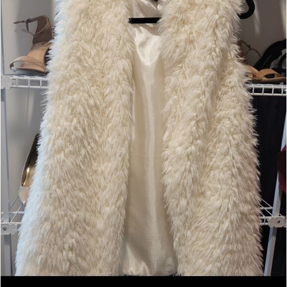 FAUX FUR VEST IVORY Barbiecore - Picture 5 of 9